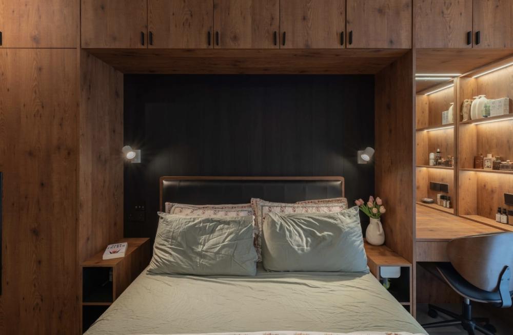 Vintage Bedroom with Bookshelf and Vinyl Flooring