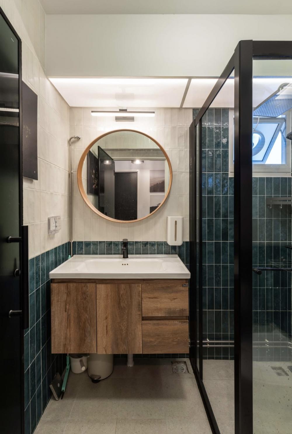 Vintage Bathroom with Homogeneous Tiles and Mirror