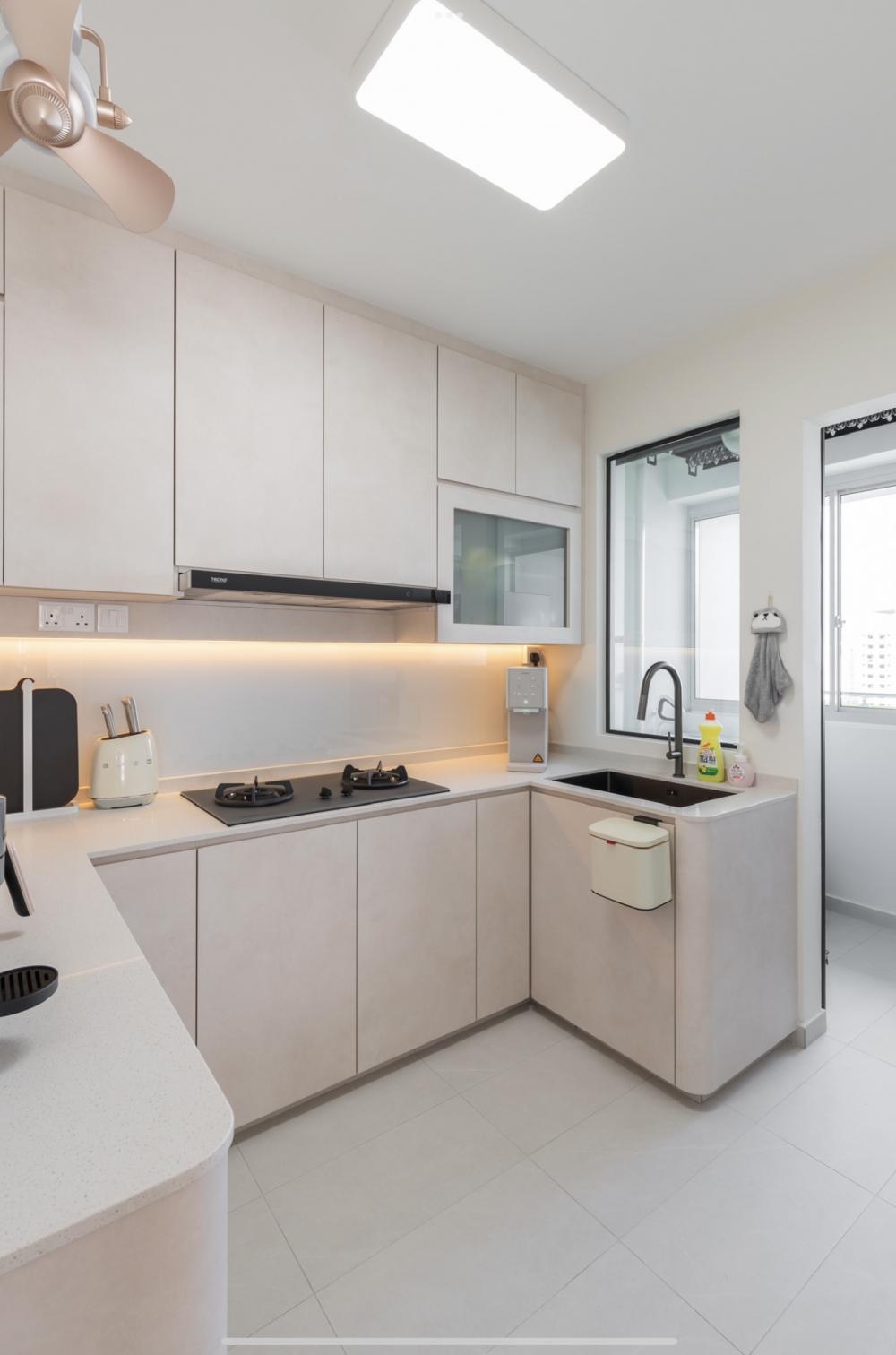 Minimalist Kitchen with Countertop and Homogeneous Tiles
