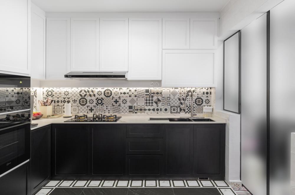 Modern Kitchen with Countertop and Homogeneous Tiles