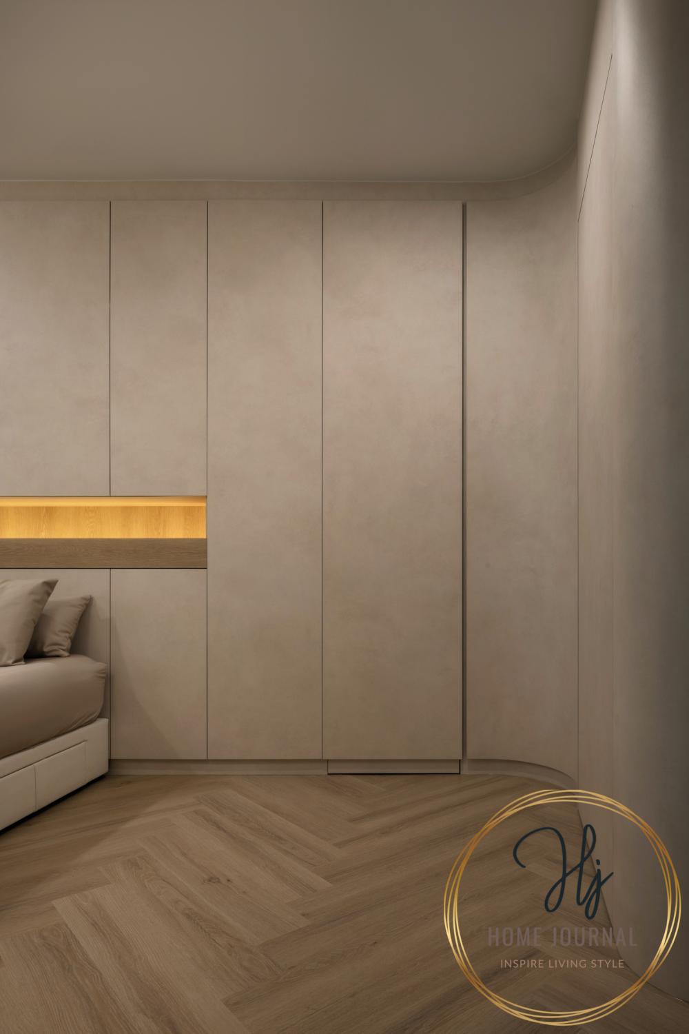 Scandinavian Walk-in Wardrobe with Mirror and Wardrobe
