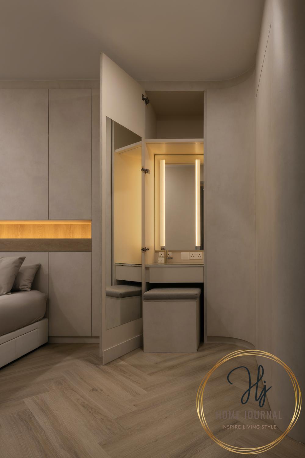 Scandinavian Walk-in Wardrobe with Mirror and Wardrobe