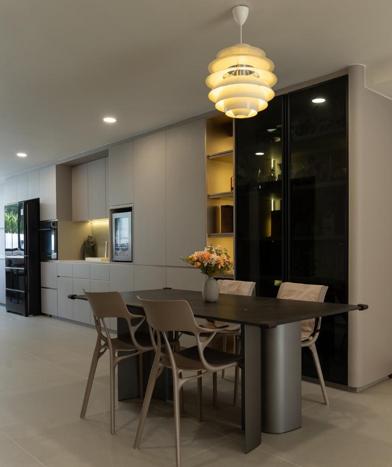 Modern Dining Room with Dining Table and Dining Chairs