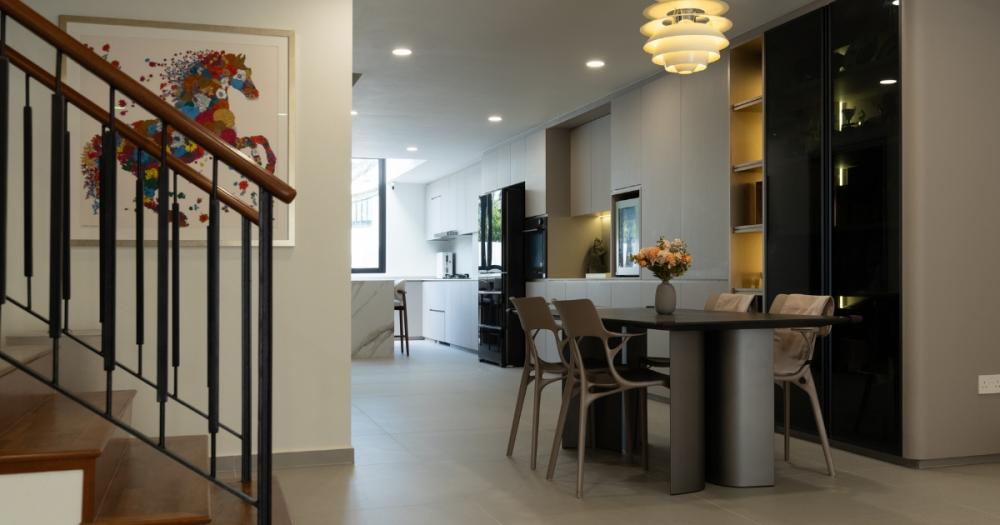 Modern Dining Room with Dining Table and Dining Chairs
