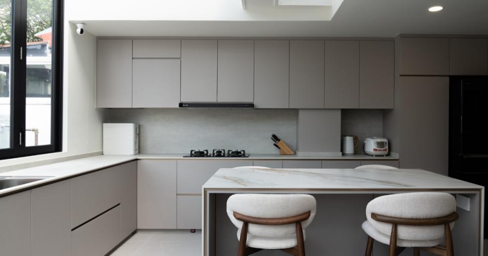 Modern Kitchen with Kitchen Island and Open Kitchen