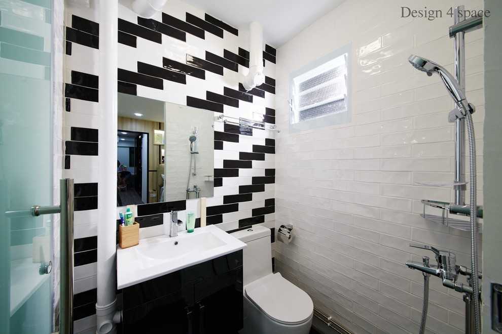 Contemporary Bathroom with Mirror and Laundry Baskets