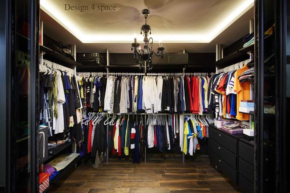 Contemporary Walk-in Wardrobe with Mirror and Wardrobe