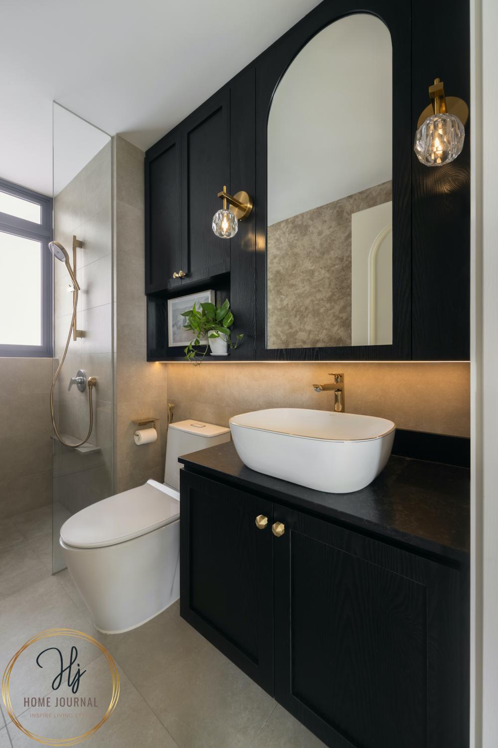 Modern Bathroom with Countertop and Mirror