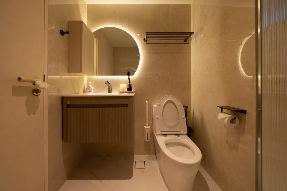 Modern Bathroom with Mirror and Shower Screen