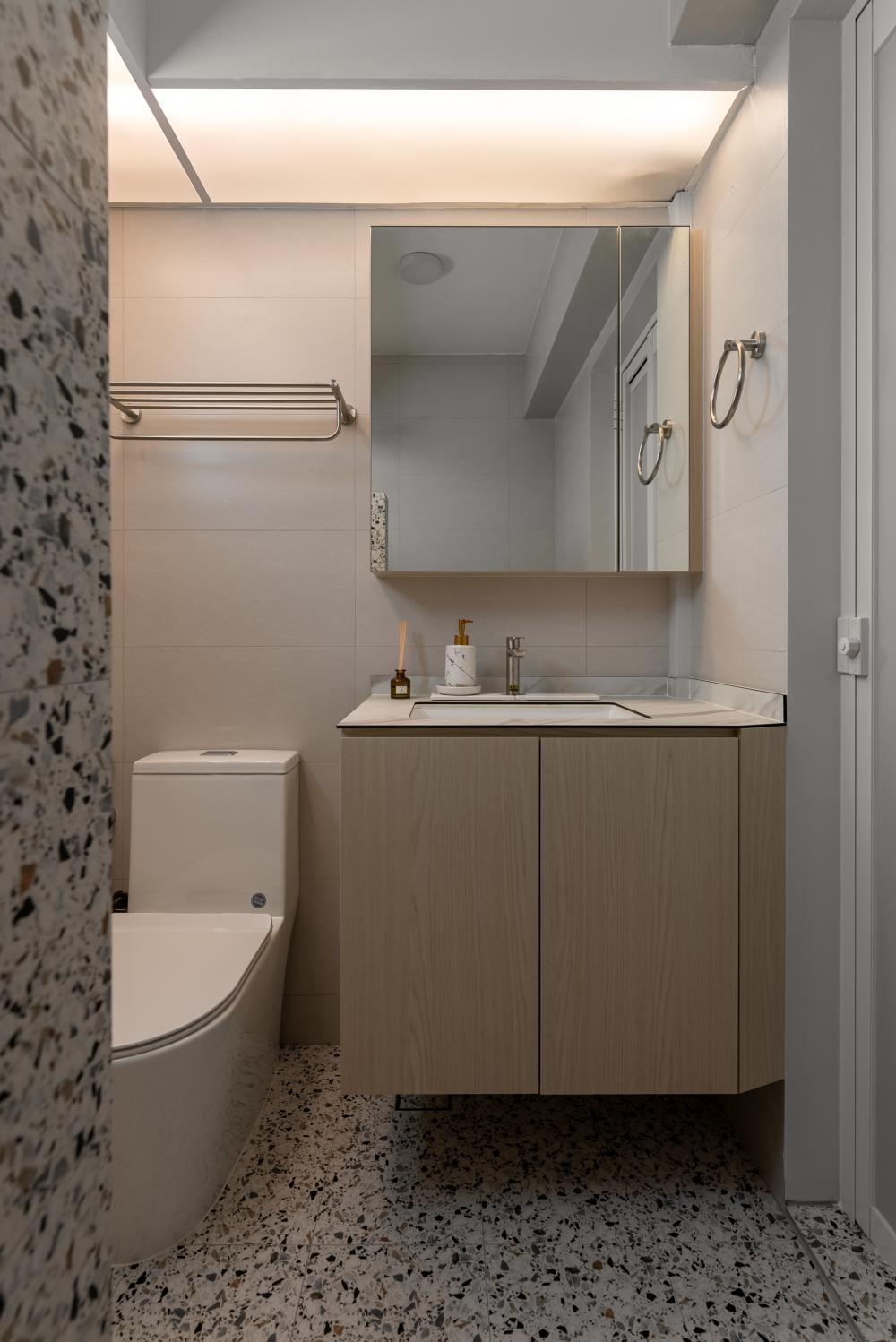 Scandinavian Bathroom with Mirror and Bathroom Storage