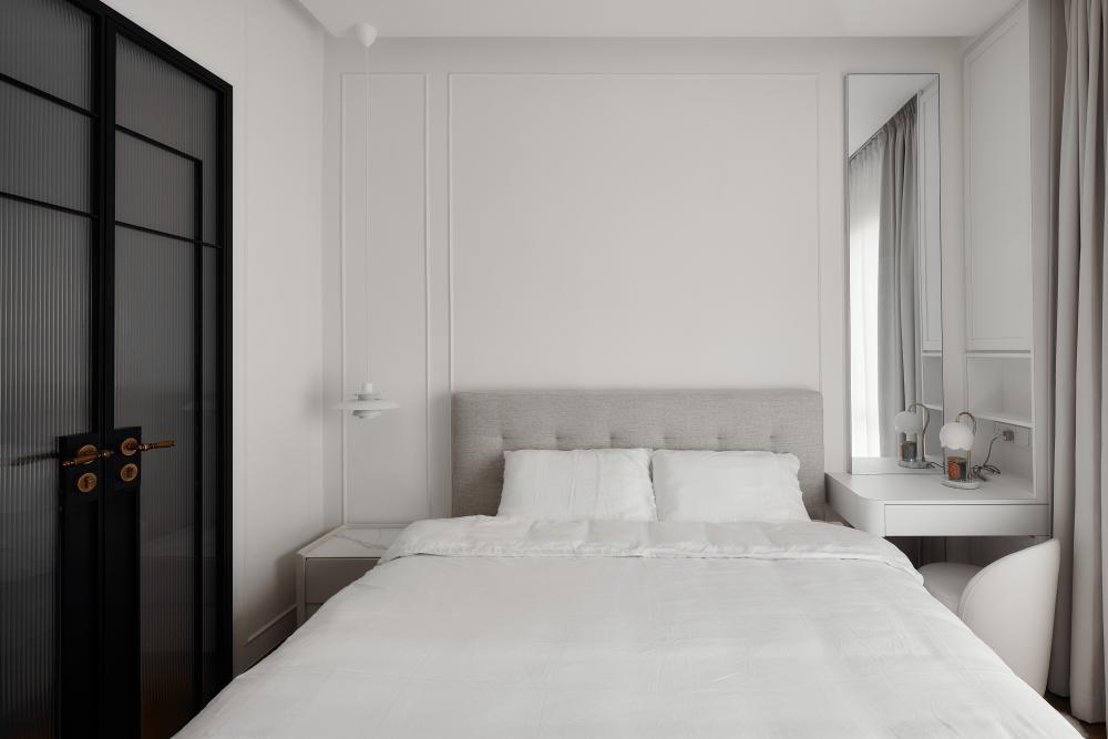 Modern Bedroom with Bedside Table and Queen Bed