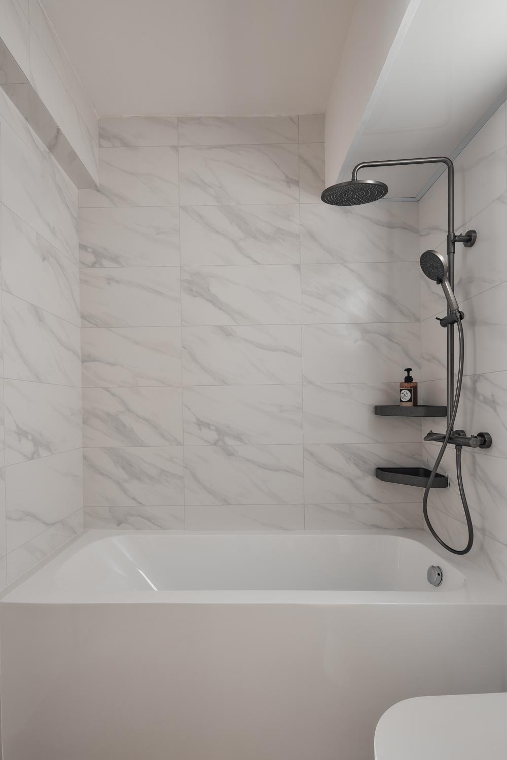 Scandinavian Bathroom with Countertop and Bathtub