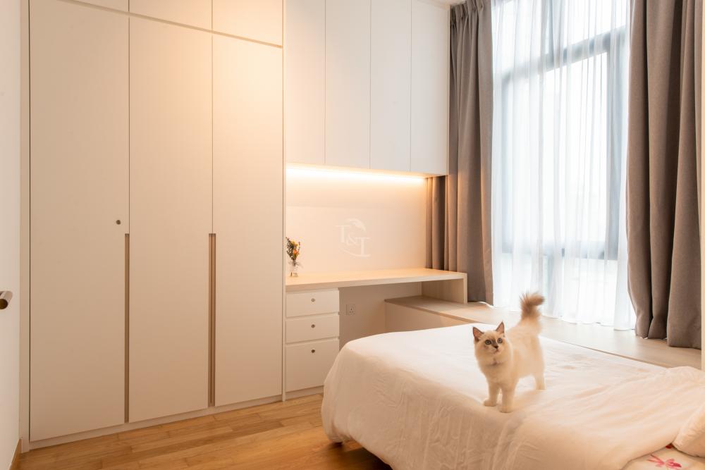 Modern Bedroom with Bookshelf and Vinyl Flooring