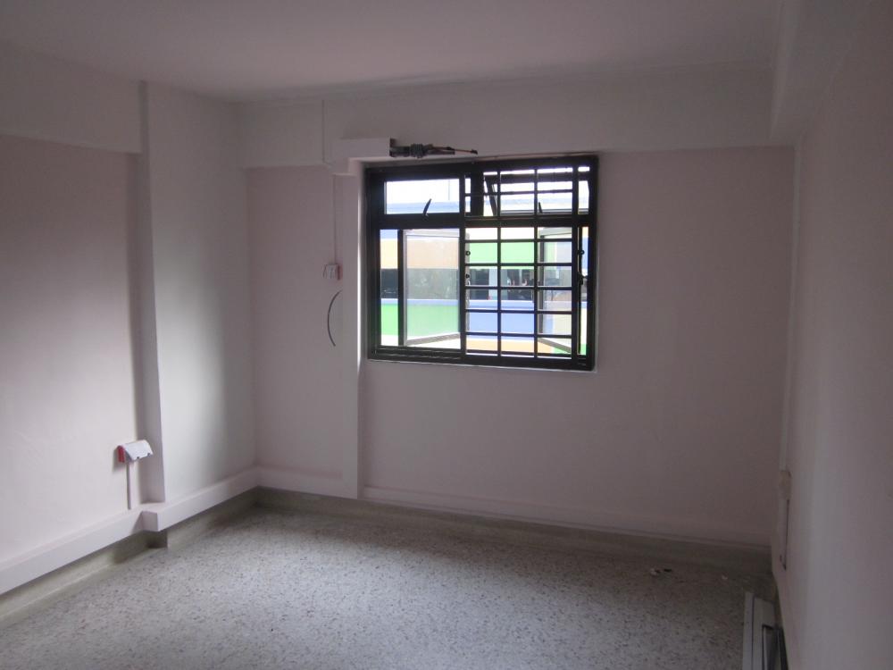 Asian Bedroom with Vinyl Flooring and Homogeneous Tiles
