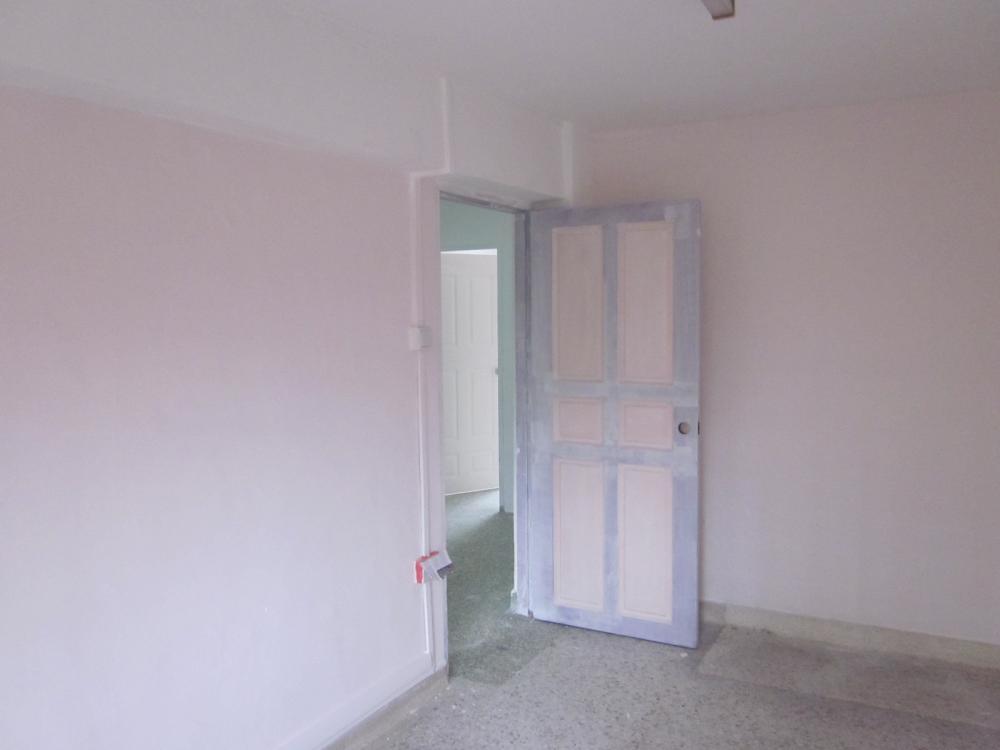 Asian Bedroom with Vinyl Flooring and Homogeneous Tiles