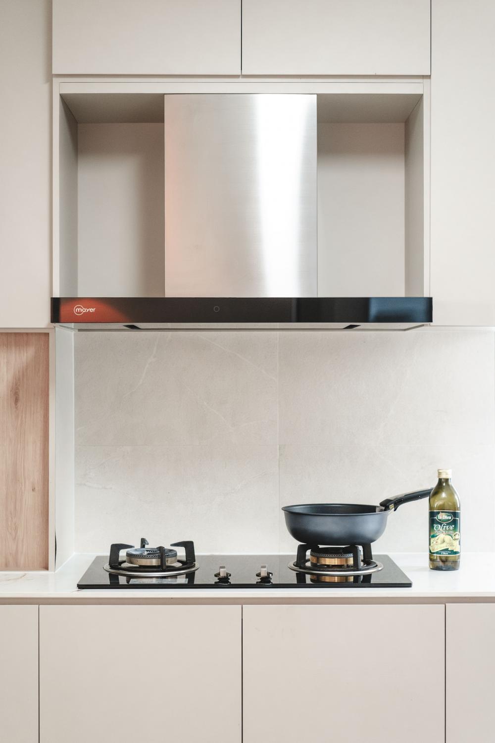 Contemporary Kitchen with Countertop and Vinyl Flooring