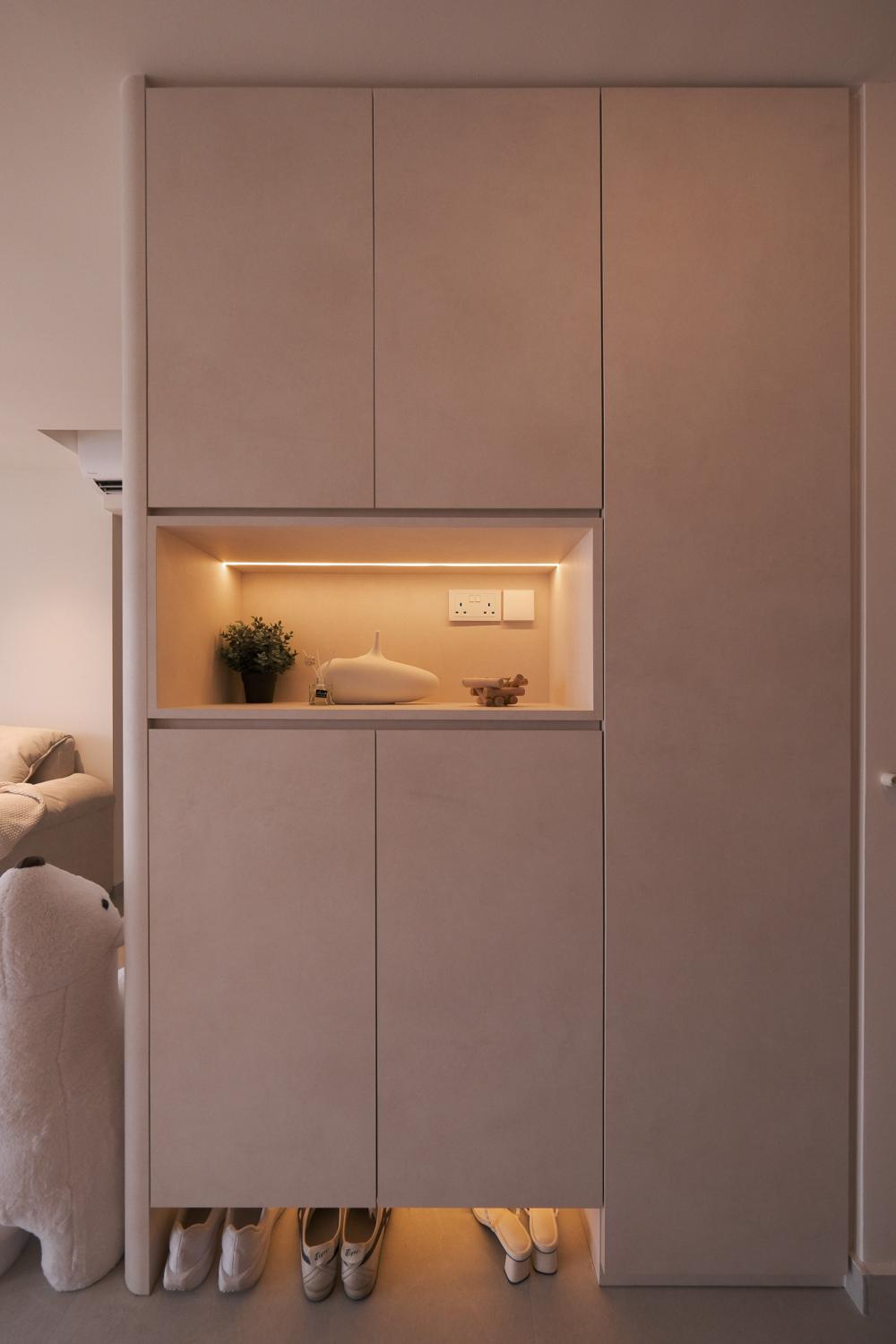 Modern Entryway with Mirror and Shoe Rack