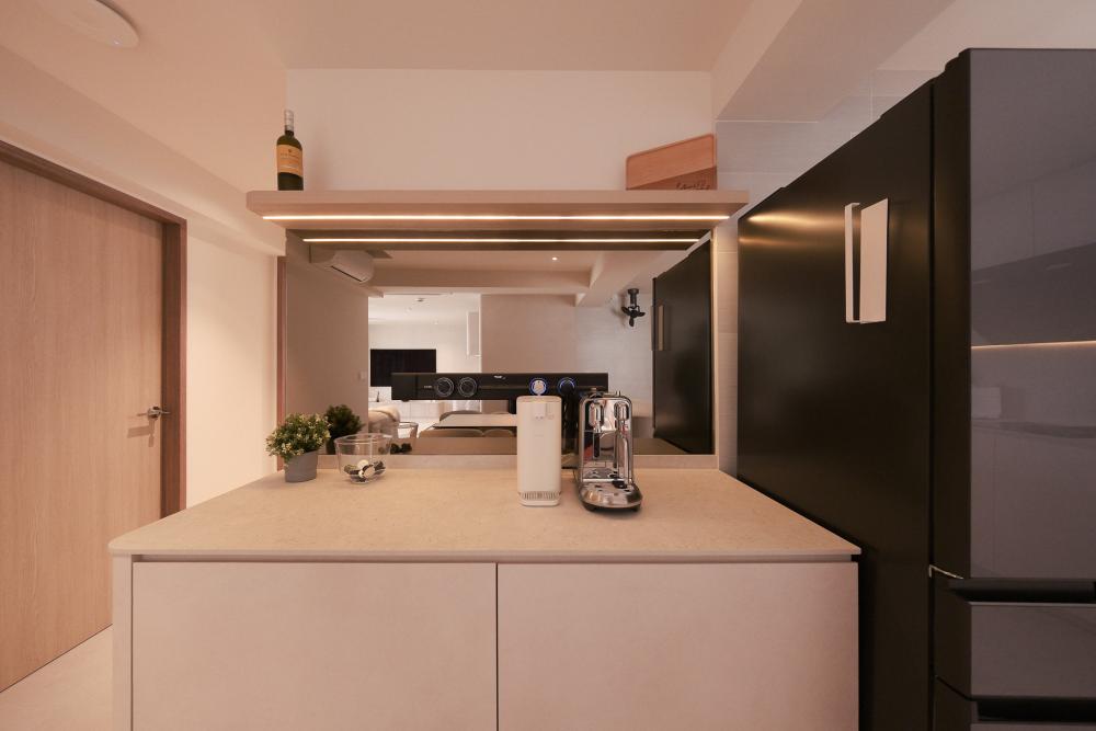 Modern Home Bar with Countertop and Bar Counter