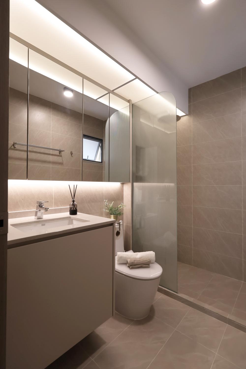 Modern Bathroom with Mirror and Bathroom Storage