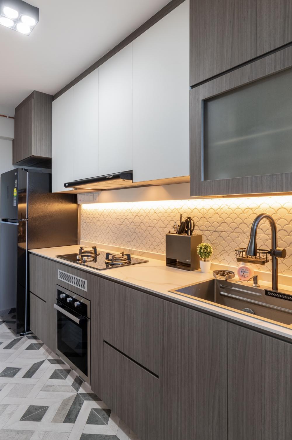 Modern Kitchen with Countertop and Homogeneous Tiles