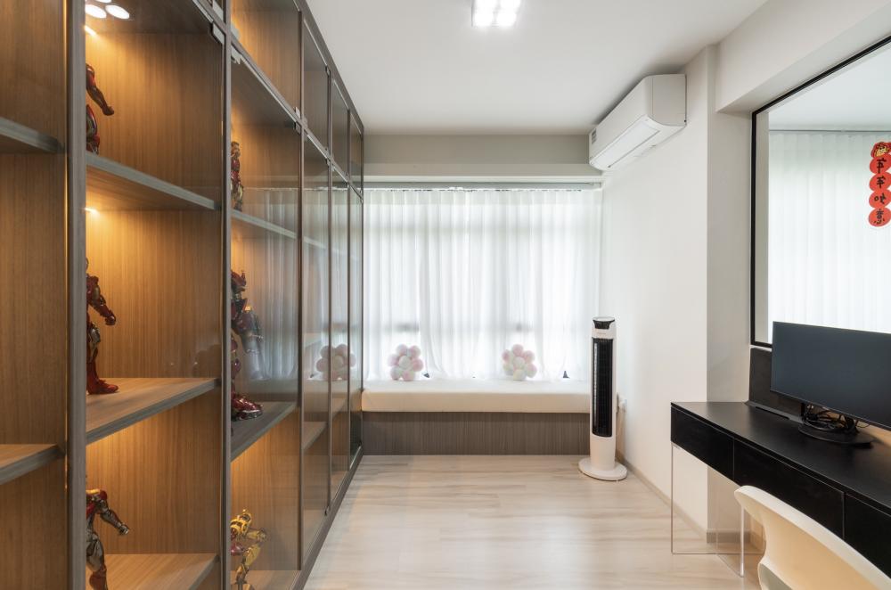 Modern Home Office with Desk and Desk Chairs