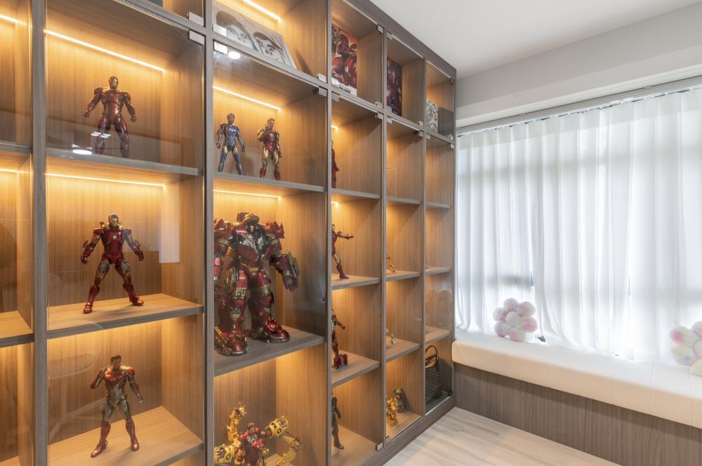 Modern Gaming Room with Settee and Sofa