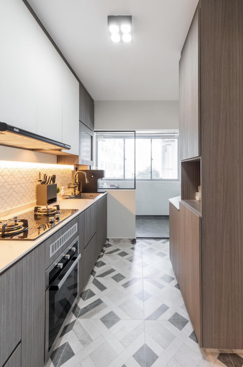 Modern Kitchen with Countertop and Homogeneous Tiles