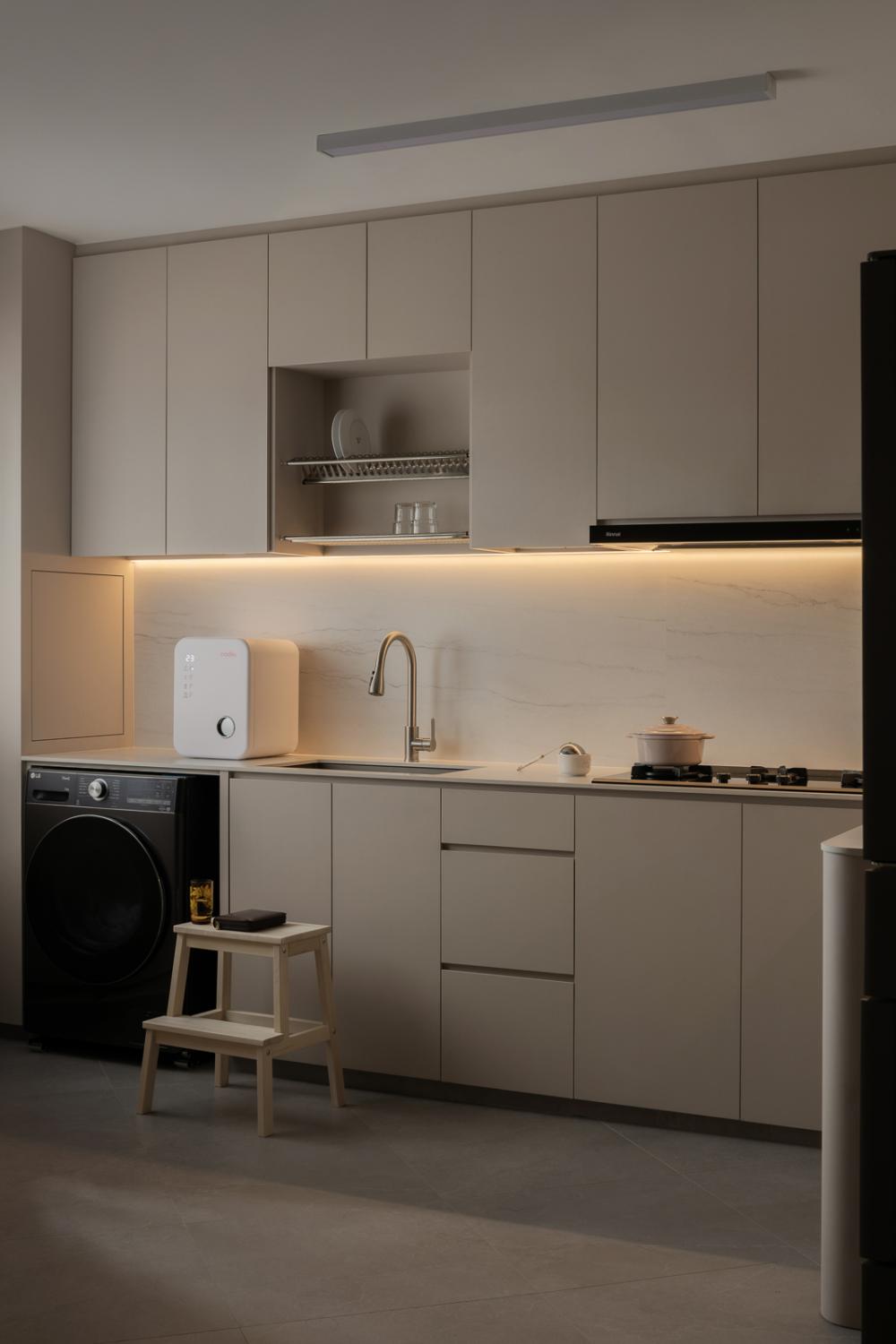 Minimalist Kitchen with Countertop and Kitchen Backsplash