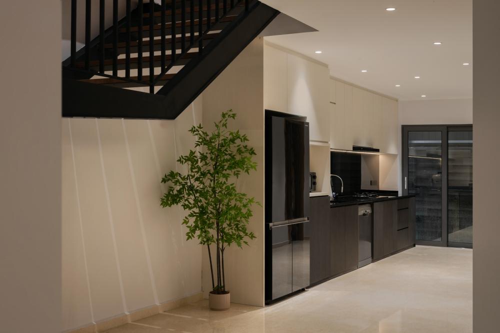 Modern Kitchen with Countertop and Homogeneous Tiles