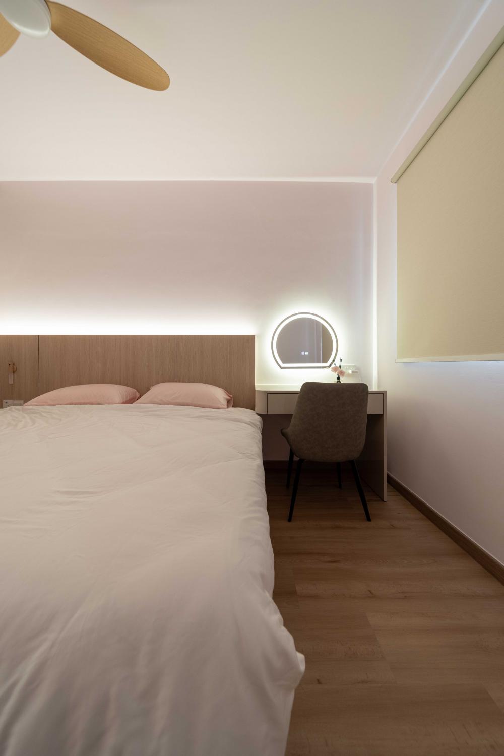 Minimalist Bedroom with Mirror and Queen Bed