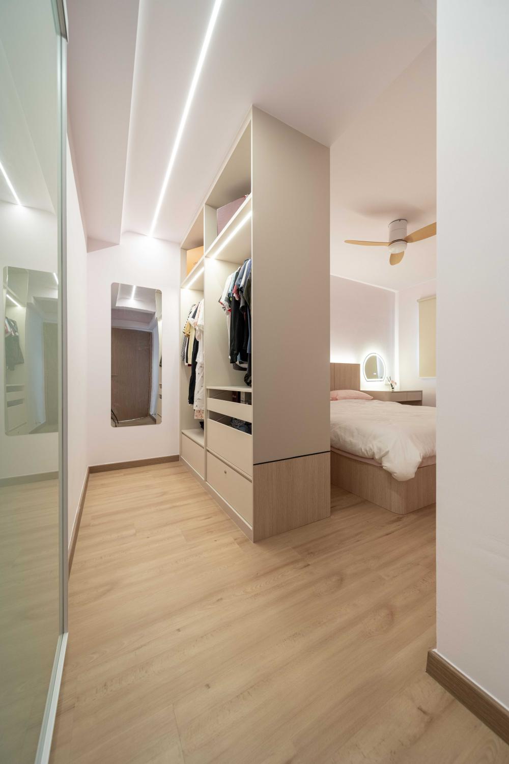 Minimalist Walk-in Wardrobe with Mirror and Wardrobe