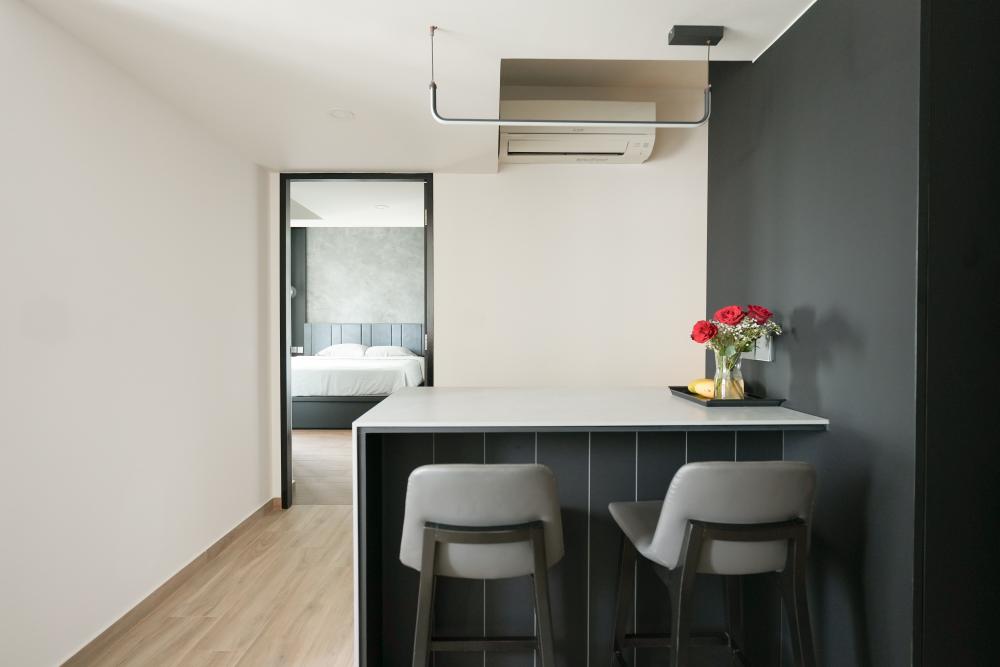 Modern Kitchen with Cement Floor and Granite Floor