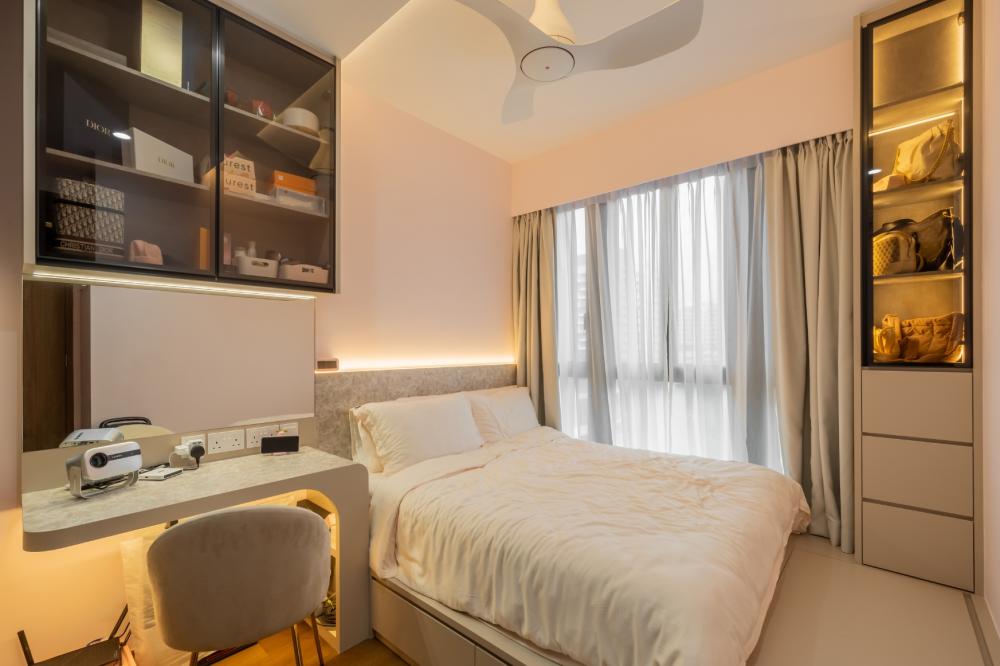 Modern Bedroom with Storage Cabinets and Display Cabinets