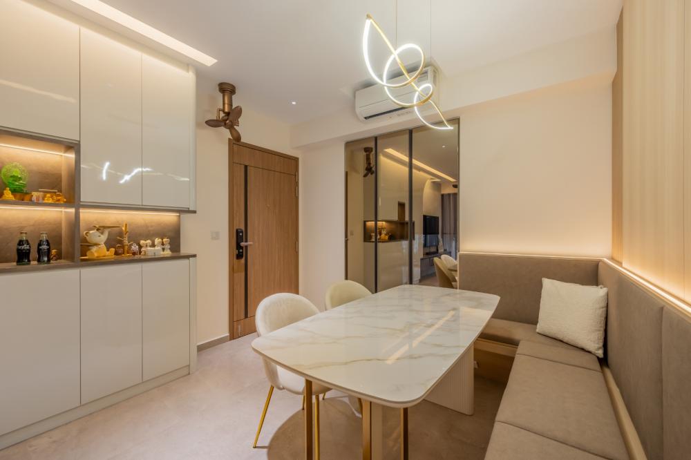 Modern Dining Room with Storage Cabinets and Display Cabinets