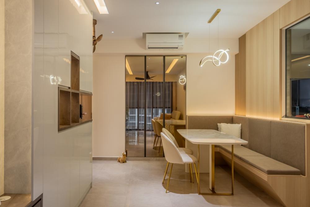 Modern Dining Room with Feature Wall and Mirror