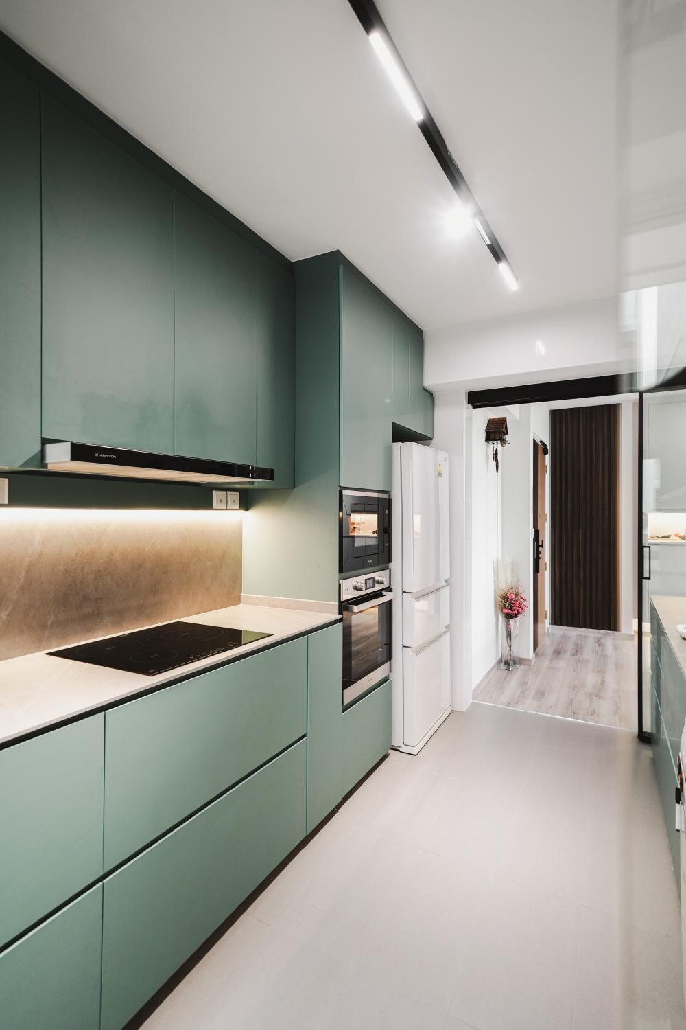 Modern Kitchen with Countertop and Homogeneous Tiles
