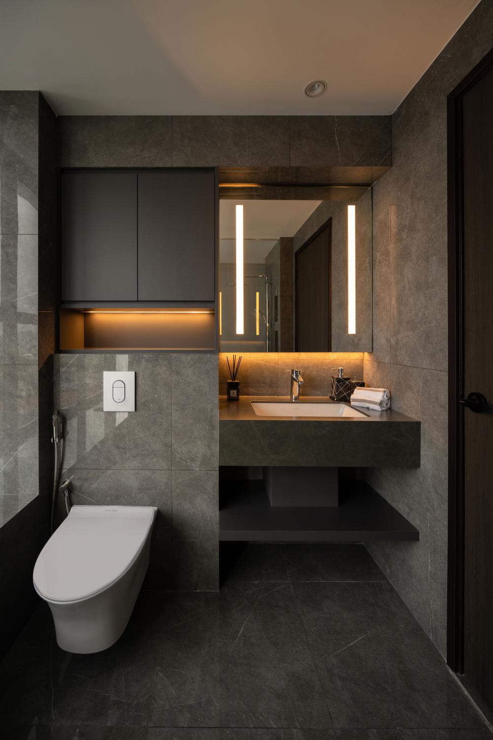 Modern Bathroom with Mirror and Wall Mirror