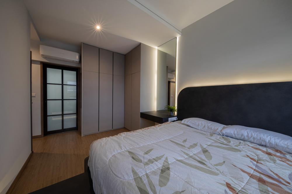 Country Bedroom with Vinyl Flooring and Wardrobe