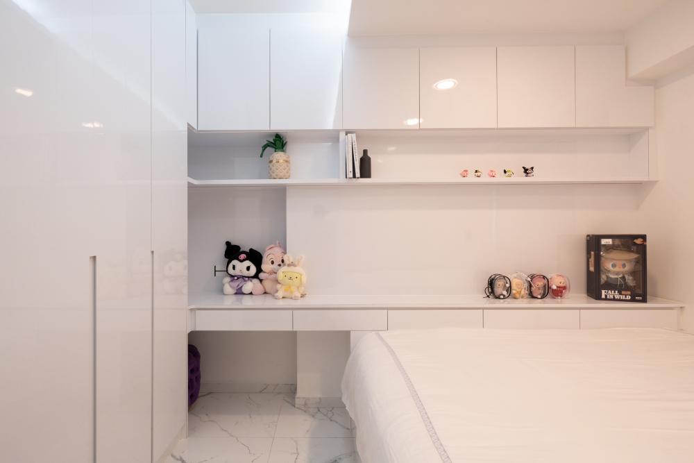 Modern Bedroom with Wardrobe and Sliding Wardrobe
