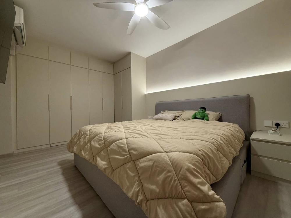Scandinavian Bedroom with Vinyl Flooring and Ceiling Light