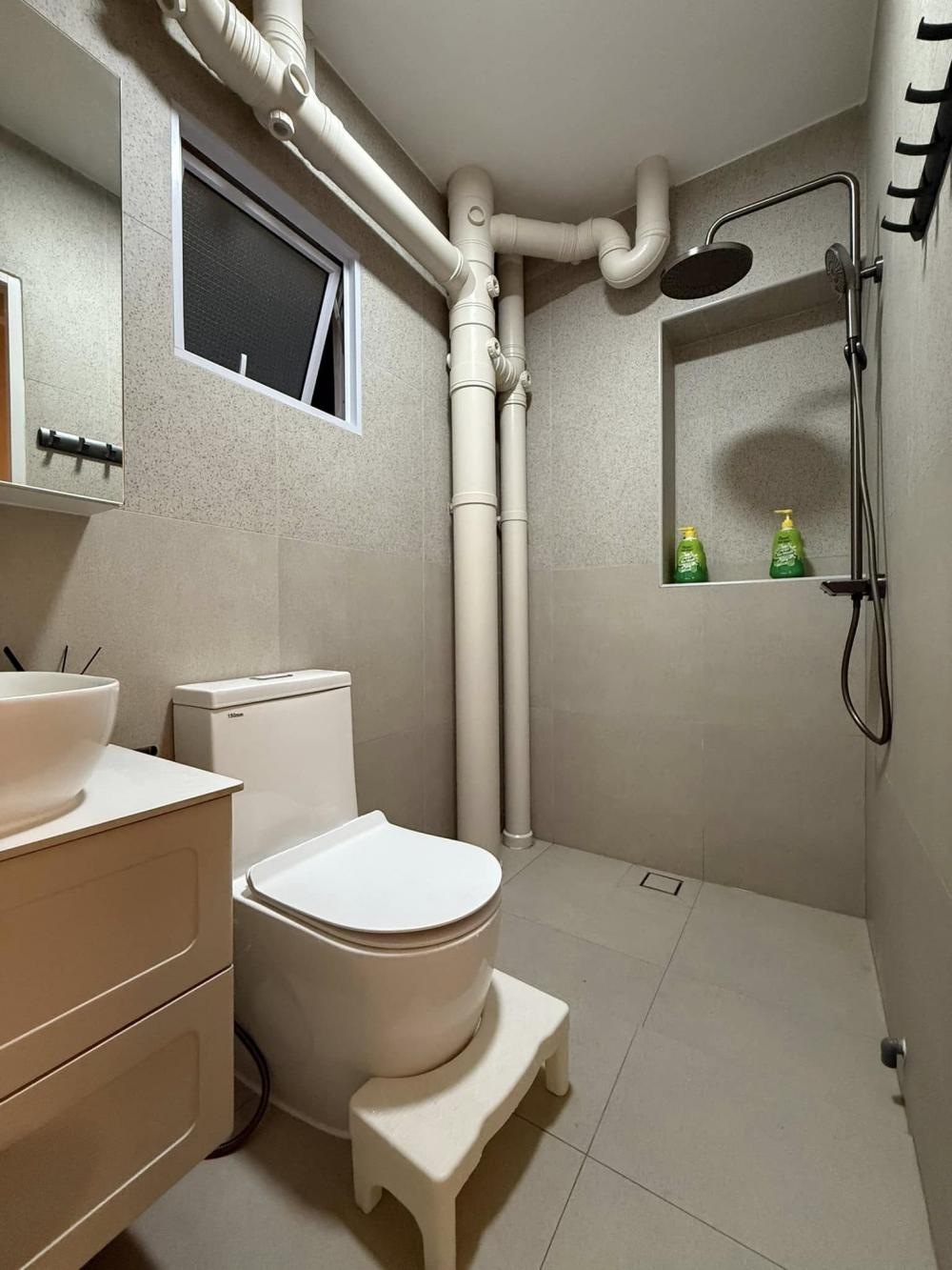 Scandinavian Bathroom with Homogeneous Tiles and Rainshower