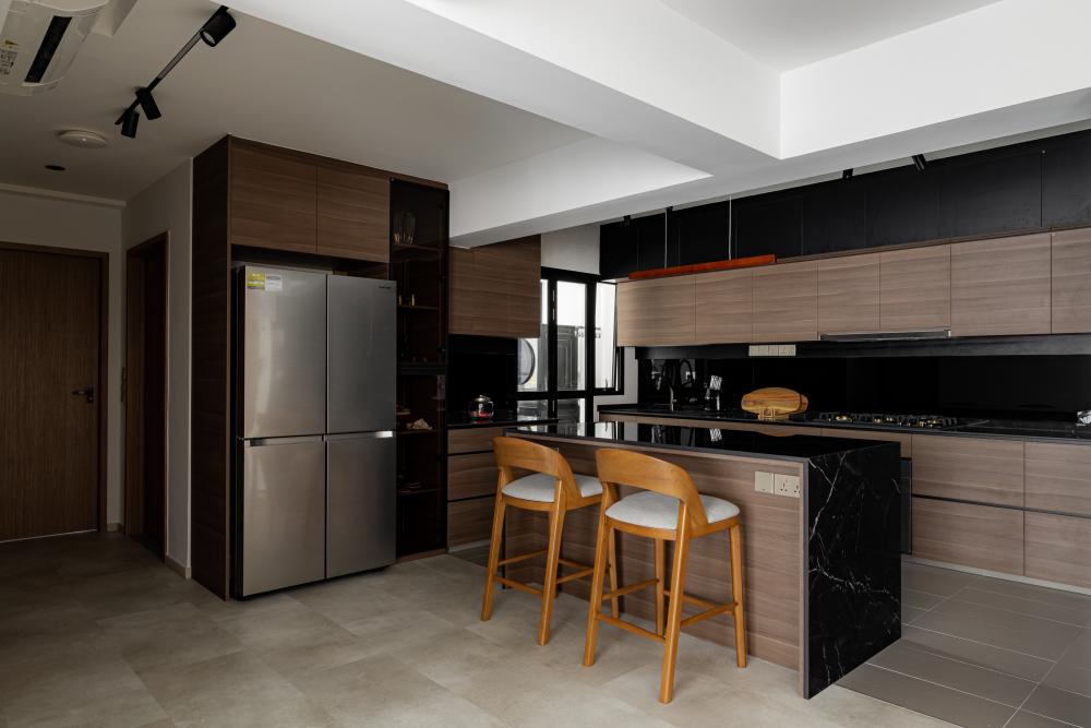 Contemporary Kitchen with Countertop and Vinyl Flooring