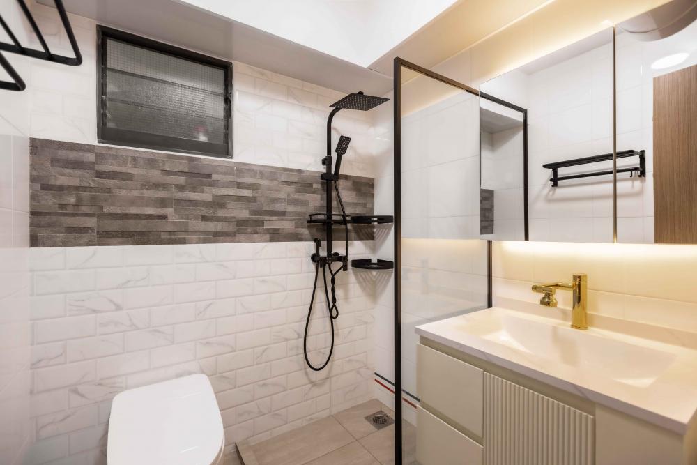 Contemporary Bathroom with Marble Floor and Shower Screen