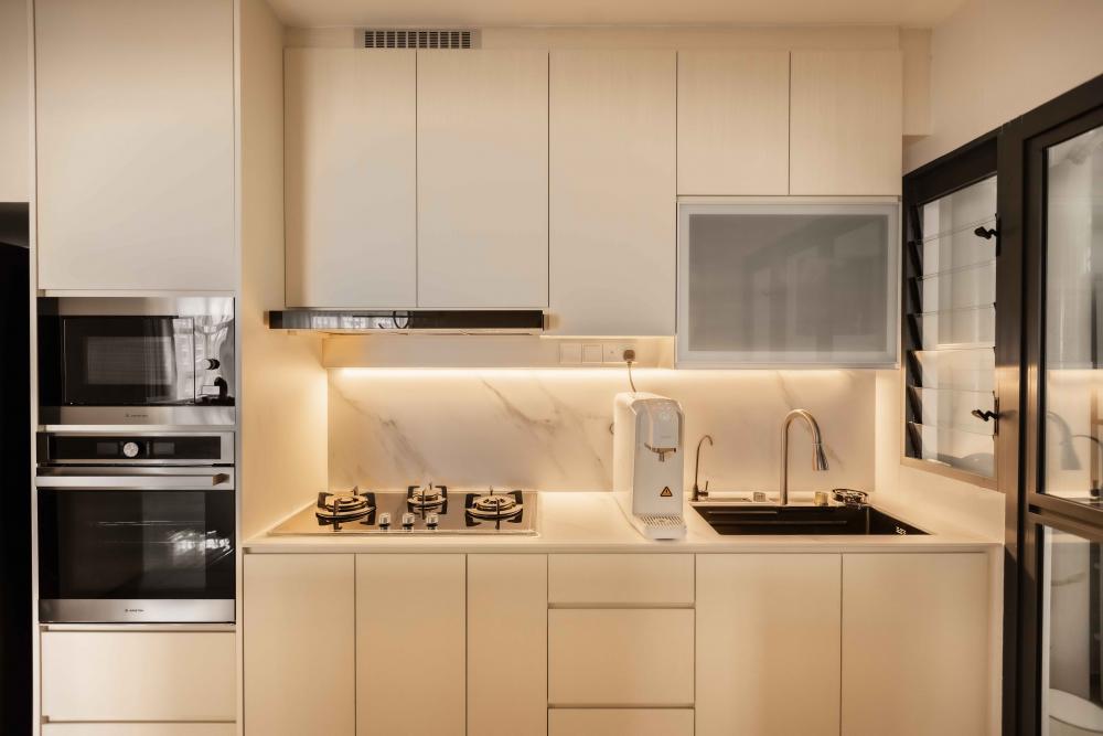 Contemporary Kitchen with Countertop and Homogeneous Tiles
