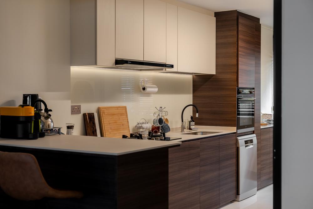 Modern Kitchen with Homogeneous Tiles and Kitchen Island