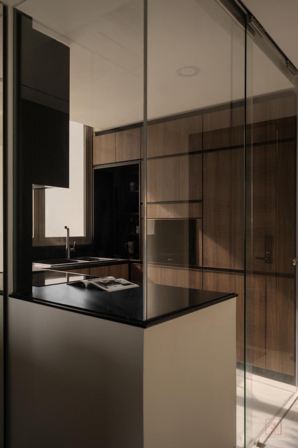 Contemporary Kitchen with Countertop and Kitchen Accessories
