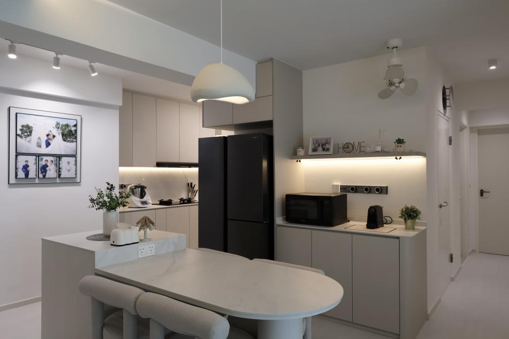 Minimalist Kitchen with Kitchen Window and Open Kitchen