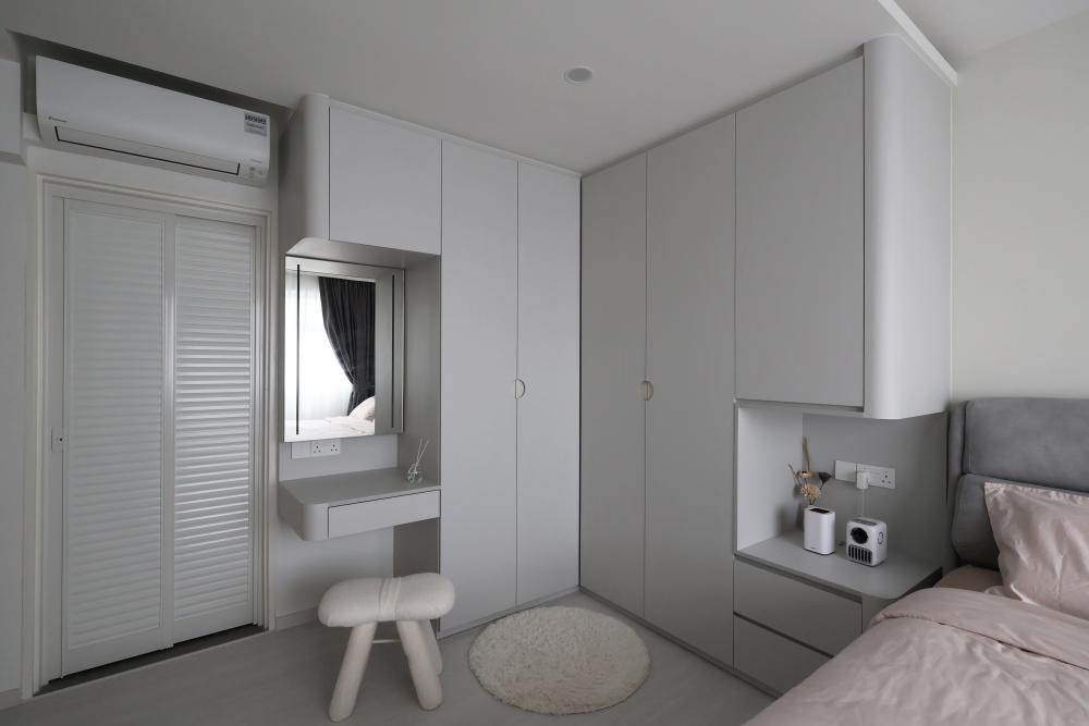 Minimalist Bedroom with Wardrobe and Queen Bed