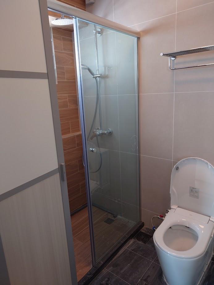 Scandinavian Bathroom with Homogeneous Tiles and Mirror