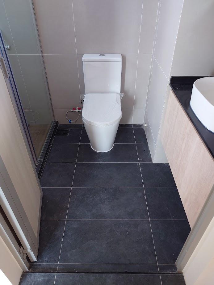 Scandinavian Bathroom with Homogeneous Tiles and Mirror